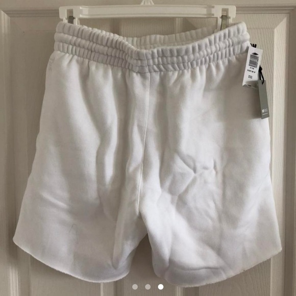 Aritzia TNA white sweatshort Womens size XS - Picture 3 of 3